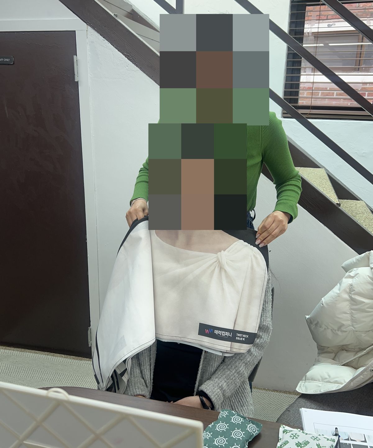 얼굴을 모자이크한 매력컴퍼니 아카데미 교구 실습
