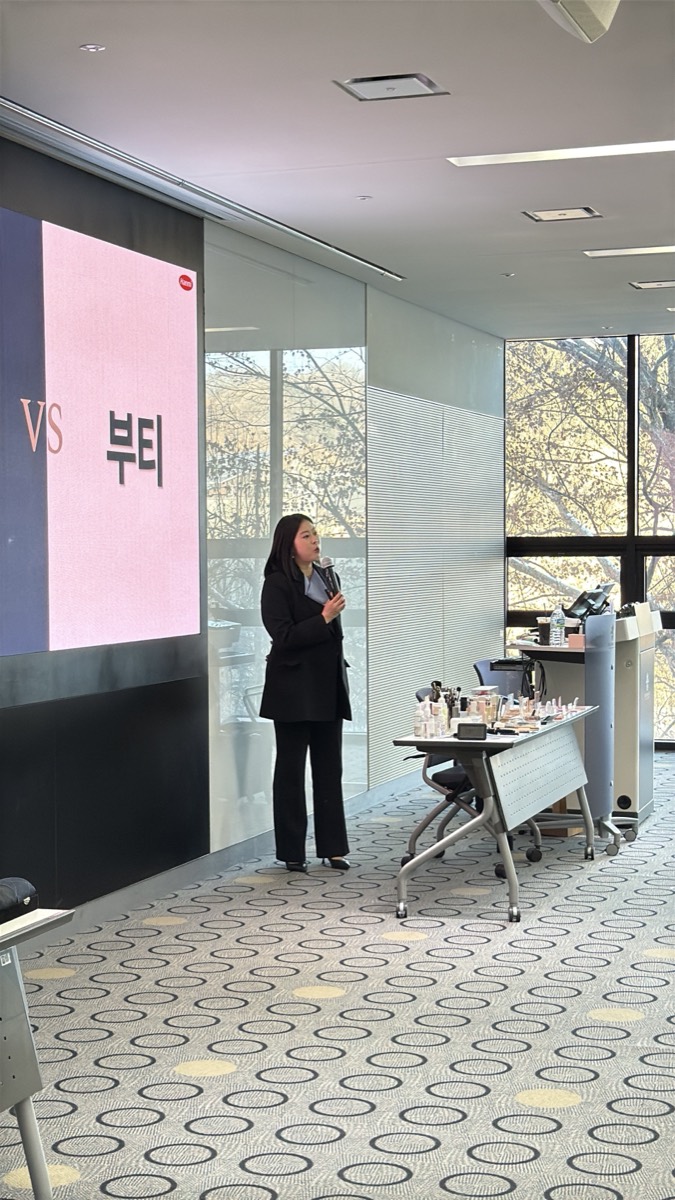 기업 강의를 진행하는 매력컴퍼니 강사